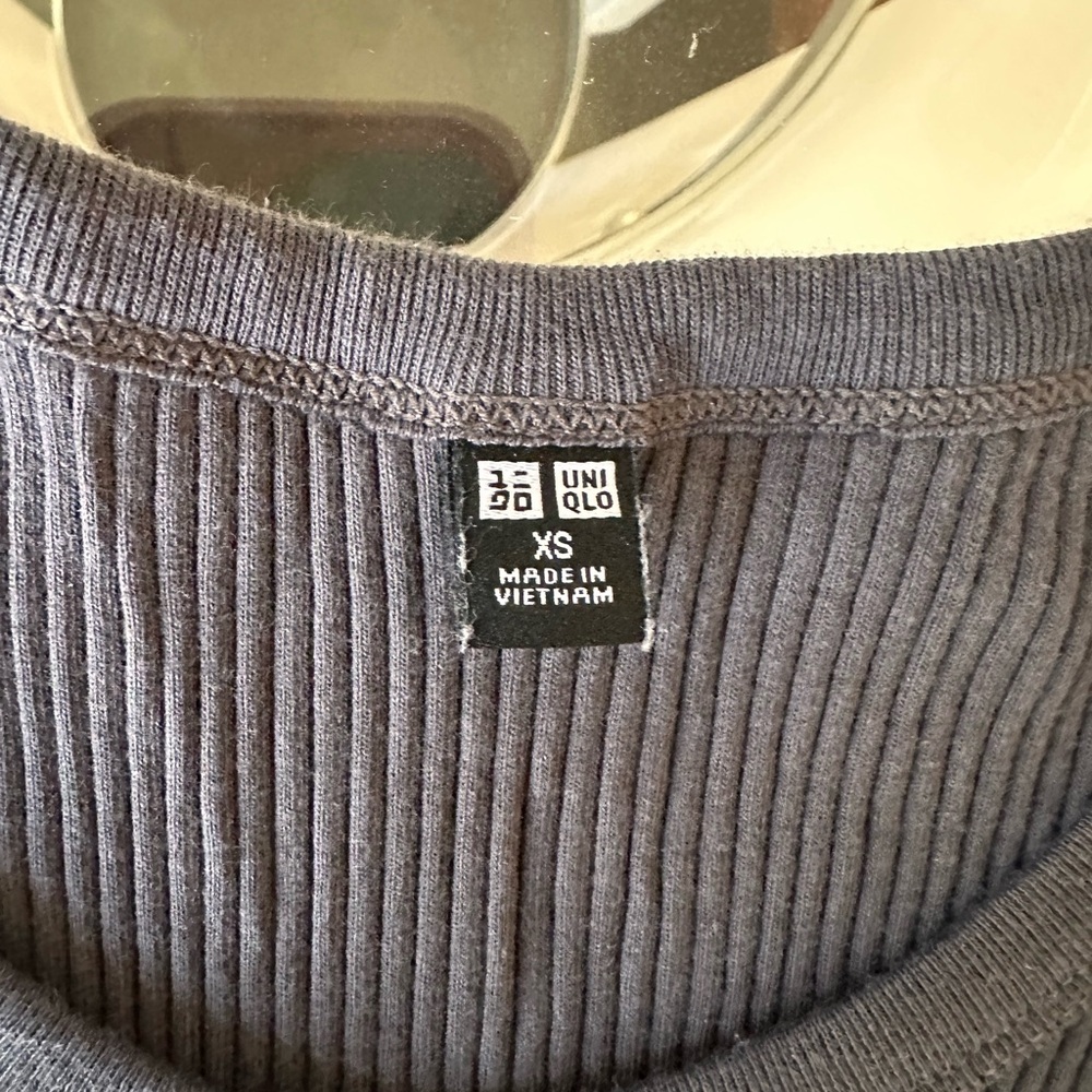 UNIQLO Ribbed Crew Neck Short Sleeve Baby Tee in Charcoal Grey – XS - Picture 4 of 7